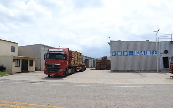 福建國林木材產(chǎn)業(yè)園拉貨圖片