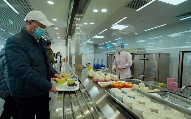 員工食堂就餐現場圖片