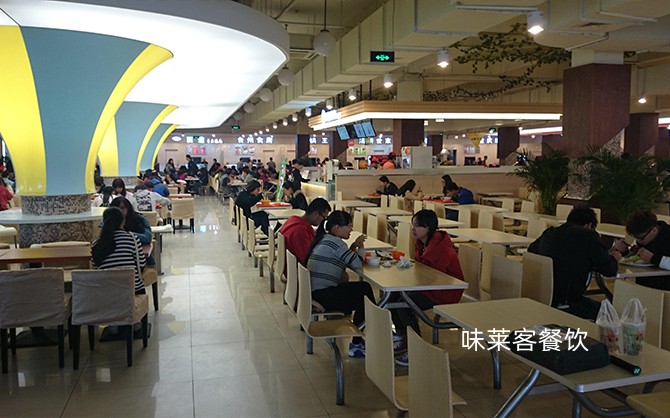 公司飯?zhí)?/></p><p>標(biāo)題：《公司飯?zhí)谩贰蛟烀牢督】档穆殘?chǎng)餐飲體驗(yàn)</p><p>隨著社會(huì)的進(jìn)步，人們的生活節(jié)奏越來越快，職場(chǎng)白領(lǐng)們?cè)诿β档墓ぷ髦校瑢?duì)于飲食的要求也越來越高。既要美味可口，又要營(yíng)養(yǎng)健康的餐飲成為了他們的迫切需求。《公司飯?zhí)谩窇?yīng)運(yùn)而生，旨在為廣大職場(chǎng)人士提供美味健康的餐飲體驗(yàn)，讓他們?cè)诠ぷ髦?，享受到愉悅的用餐時(shí)光。</p><p>一、專業(yè)團(tuán)隊(duì)，嚴(yán)格把控</p><p>為了確保餐飲的品質(zhì)，《公司飯?zhí)谩方M建了一支專業(yè)的餐飲團(tuán)隊(duì)，從食材的選購(gòu)、烹飪技巧到營(yíng)養(yǎng)搭配，都有豐富經(jīng)驗(yàn)的廚師和營(yíng)養(yǎng)師嚴(yán)格把控。我們深知，健康的飲食離不開新鮮優(yōu)質(zhì)的食材，因此，《公司飯?zhí)谩穲?jiān)持從正規(guī)渠道選購(gòu)食材，保證食材的新鮮度與品質(zhì)。同時(shí)，我們還根據(jù)季節(jié)變化和人群特點(diǎn)，推出符合時(shí)令的菜品，滿足不同人群的口味需求。</p><p>二、豐富菜式，滿足需求</p><p>在《公司飯?zhí)谩?，我們提供了豐富多樣的菜式，包括中式、西式、日式等多種風(fēng)味，讓顧客在享受美食的同時(shí)，也能體驗(yàn)到異國(guó)風(fēng)情。此外，我們還提供素食、低脂、低糖等特殊膳食，滿足不同顧客的健康需求。我們相信，只有讓顧客滿意，才能讓公司持續(xù)發(fā)展。</p><p>三、環(huán)境優(yōu)雅，愉悅用餐</p><p>除了美食，《公司飯?zhí)谩愤€注重用餐環(huán)境。我們采用了簡(jiǎn)約現(xiàn)代的裝修風(fēng)格，營(yíng)造出優(yōu)雅舒適的用餐氛圍。在這里，顧客可以放松身心，愉悅地享受美食。同時(shí)，《公司飯?zhí)谩愤€提供了便捷的在線點(diǎn)餐和送餐服務(wù)，讓顧客足不出戶，就能品嘗到美味佳肴。</p><p>四、貼心服務(wù)，顧客至上</p><p>在《公司飯?zhí)谩罚覀兪冀K秉持“顧客至上”的服務(wù)理念，竭誠(chéng)為顧客提供最優(yōu)質(zhì)的服務(wù)。如果您對(duì)我們的菜品有任何意見和建議，我們都將虛心接受，并不斷改進(jìn)。我們相信，只有貼心的服務(wù)，才能贏得顧客的信任和支持。</p><p>公司飯?zhí)谩窇{借其專業(yè)團(tuán)隊(duì)、豐富菜式、優(yōu)雅環(huán)境和貼心服務(wù)，為職場(chǎng)白領(lǐng)們提供了美味健康的餐飲體驗(yàn)。在這里，您可以盡情享受美食的魅力，讓工作之余的生活更加精彩。</p></div> 
				
			</div>
			<div   id=