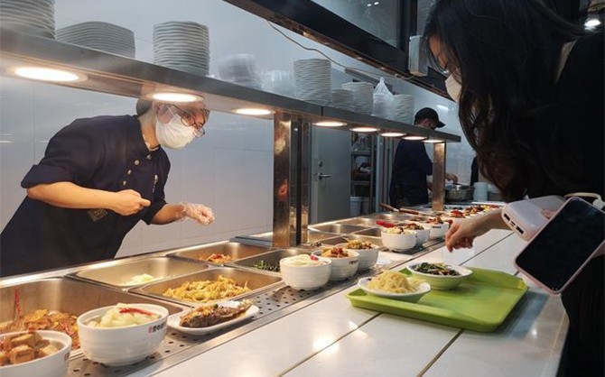 醫院職工飯堂就餐現場圖片