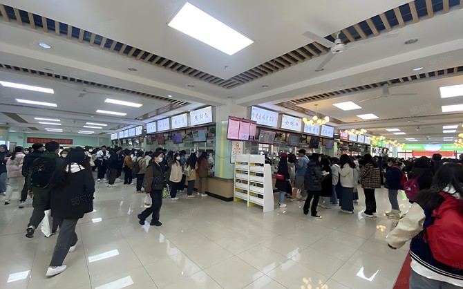 學(xué)校食堂開餐現(xiàn)場圖片