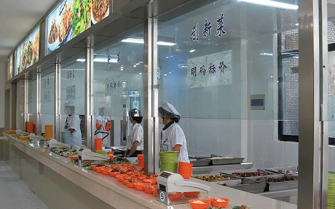 食堂服務態度的改善與管理優勢的相互促進